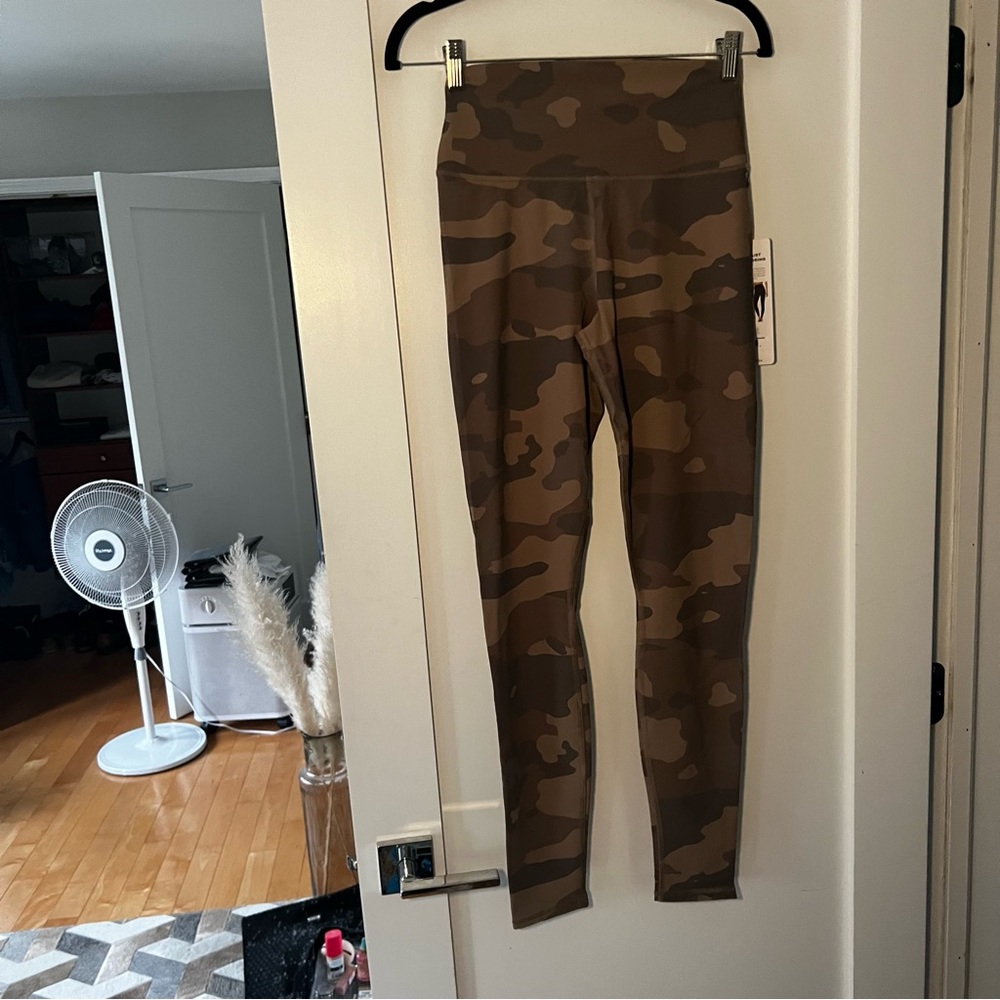 ALO LEGGING- CAMO PRINT